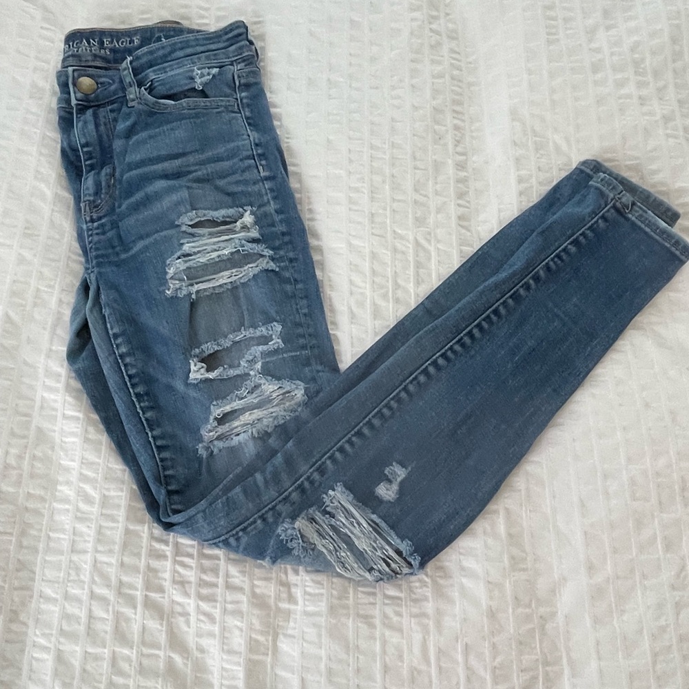 American Eagle Outfitters distressed jegging - size 4L